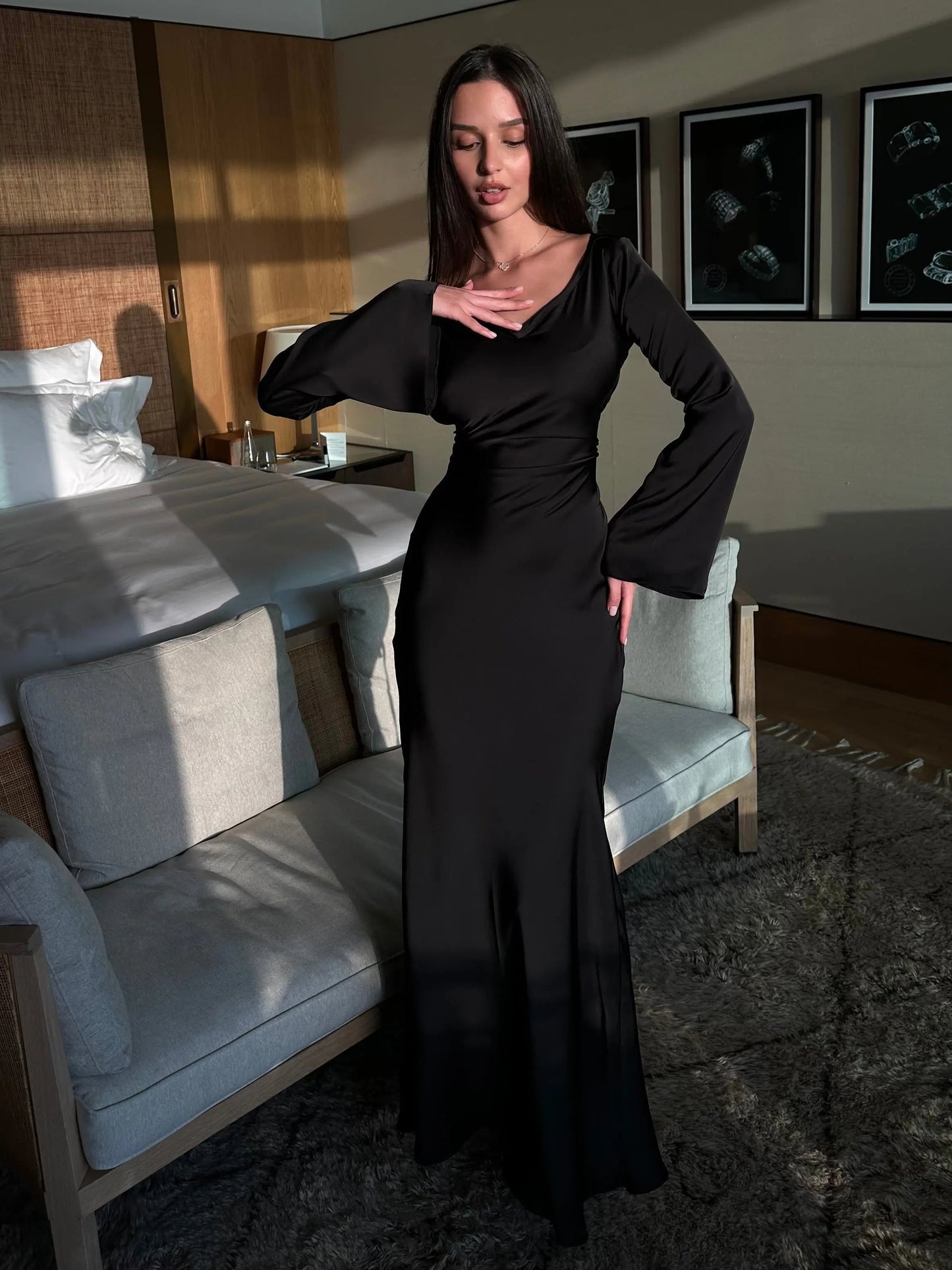 Elara Maksimekko - Ajaton Eleganssi - Pitkähihaiset-Mekot-EmiyoSuomi
