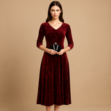 Samettinen kukkakuvioinen A-linjainen mekko