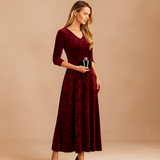 Samettinen kukkakuvioinen A-linjainen mekko