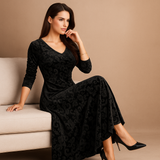 Samettinen kukkakuvioinen A-linjainen mekko