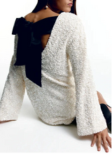 Frida Kimaltava Mekko - Nauhakierteellä - Tyylikäs-Mekot-EmiyoSuomi