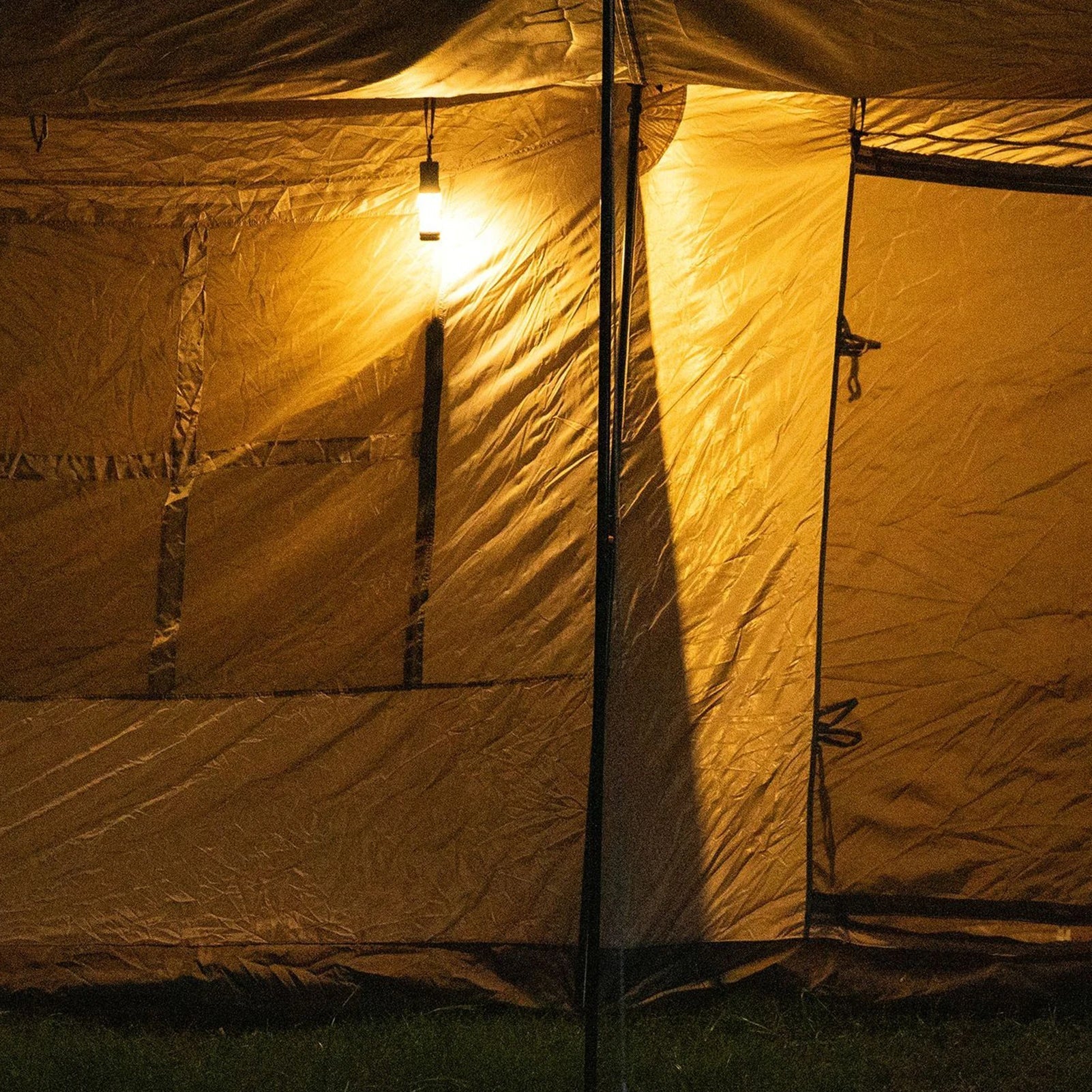 3 in 1 Vesitiivis Hyttyskarkotin & Lyhty Ripustuskoukulla Kotiin ja Matkalle - EmiyoSuomi - Leirintäalue