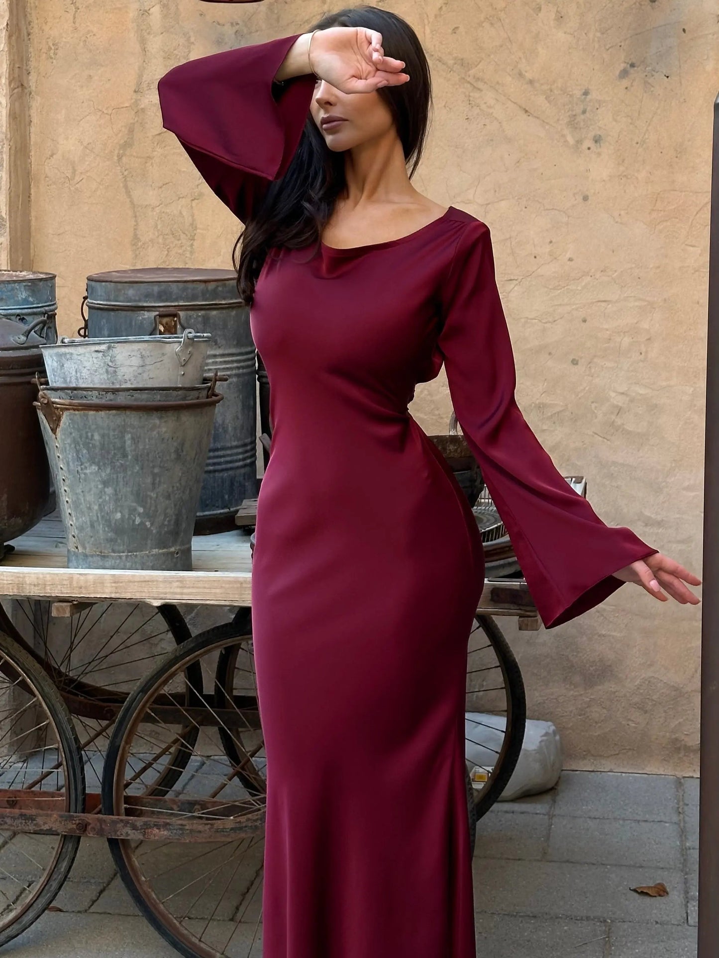 Elara Maksimekko - Ajaton Eleganssi - Pitkähihaiset-Mekot-EmiyoSuomi