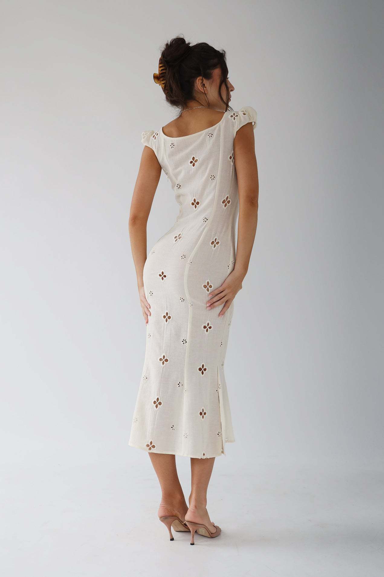 Mekko Fishtail Midi Vintage Brodeerattu - Isabella-Mekot-EmiyoSuomi
