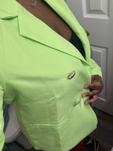 Naisten kaksirivinen bleiseri slim fit, yksivärinen kaulus ja napitus