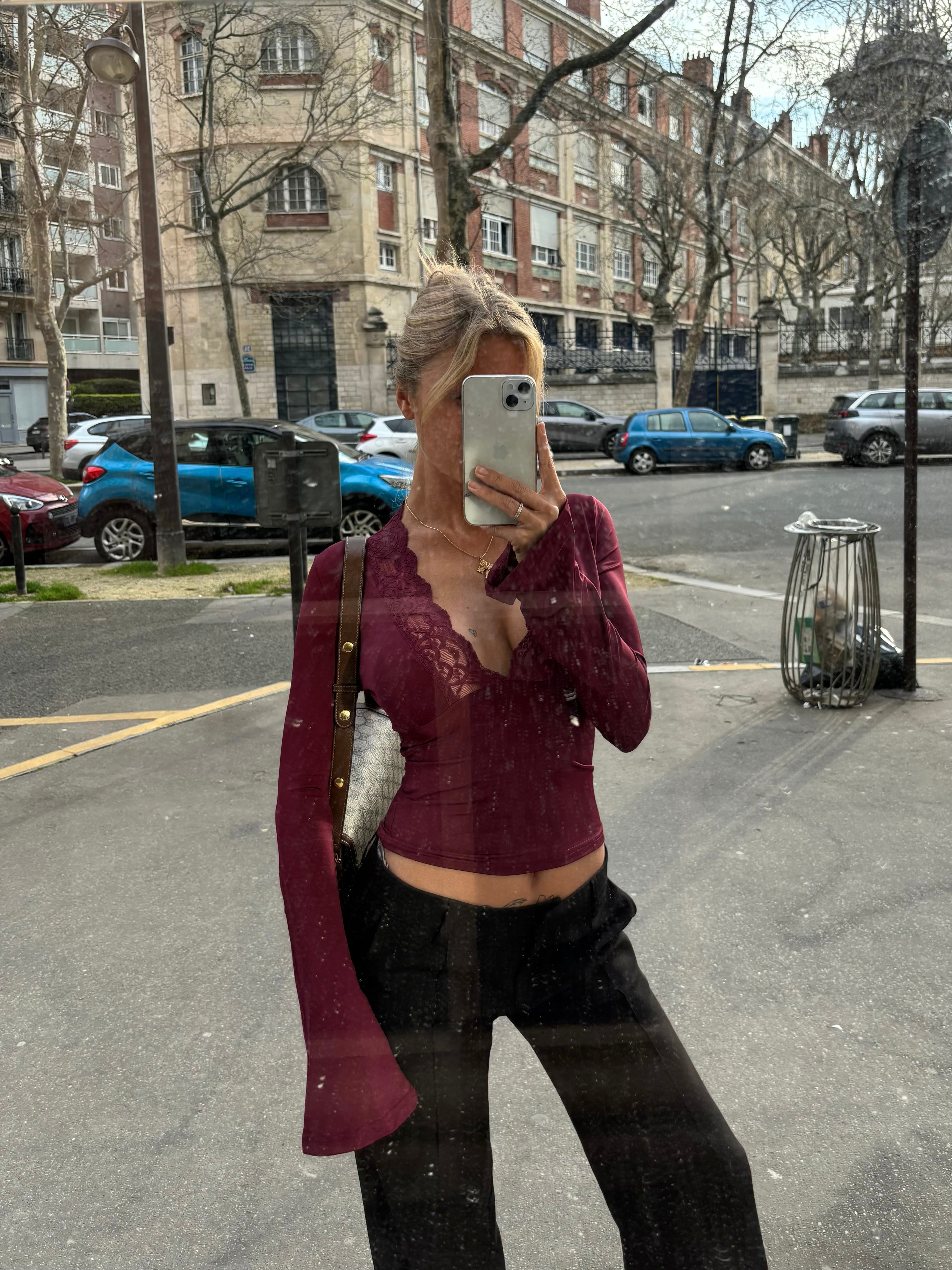 Nicole - Elegantti naisten paita - pitkähihaiset pitsireunaiset