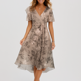 Kietaisumekko kukkakuviolla - V-pääntie - Midi lomalle-Mekot-EmiyoSuomi