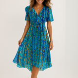 Kietaisumekko kukkakuviolla - V-pääntie - Midi lomalle - EmiyoSuomi