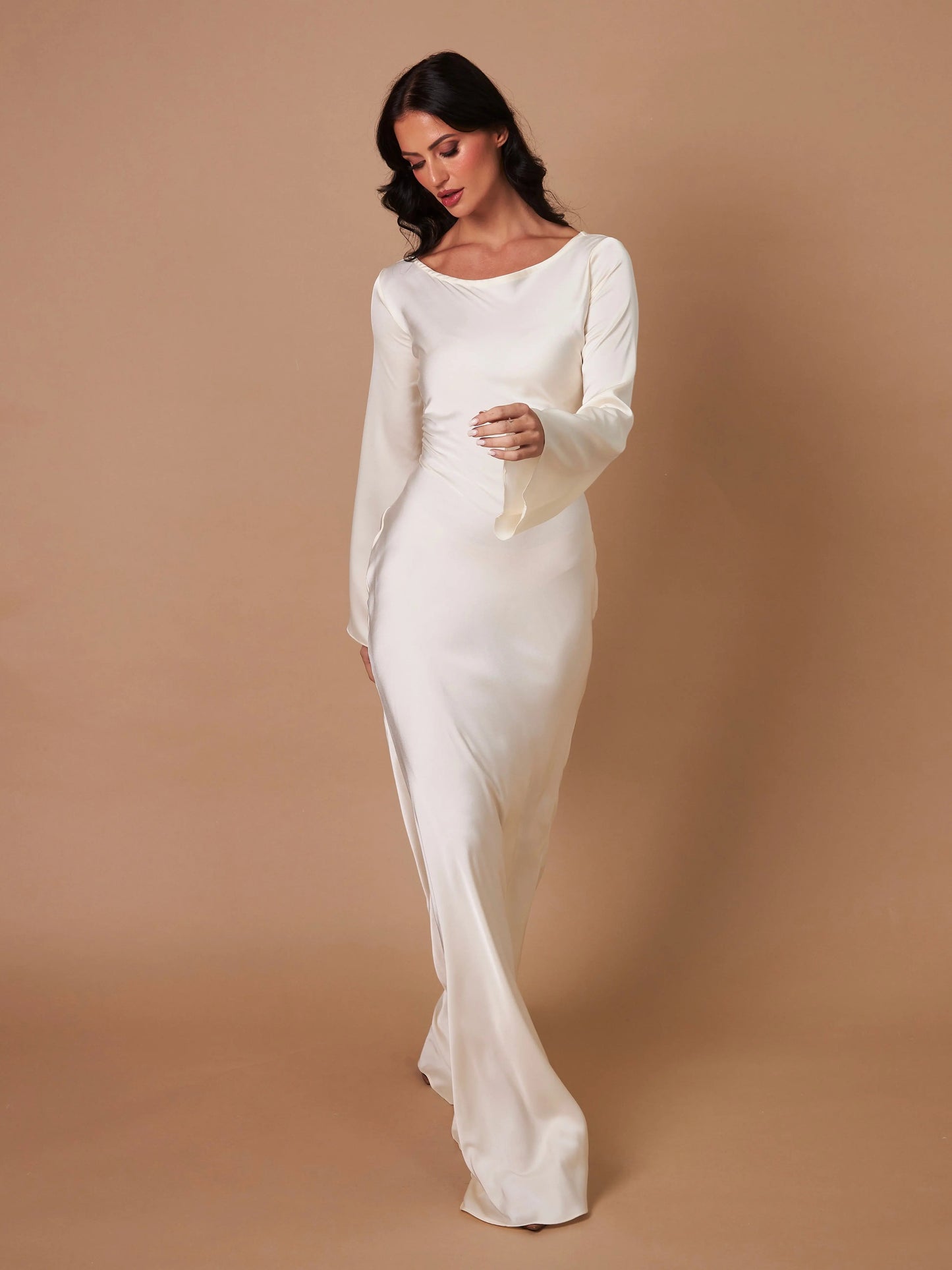 Elara Maksimekko - Ajaton Eleganssi - Pitkähihaiset-Mekot-EmiyoSuomi