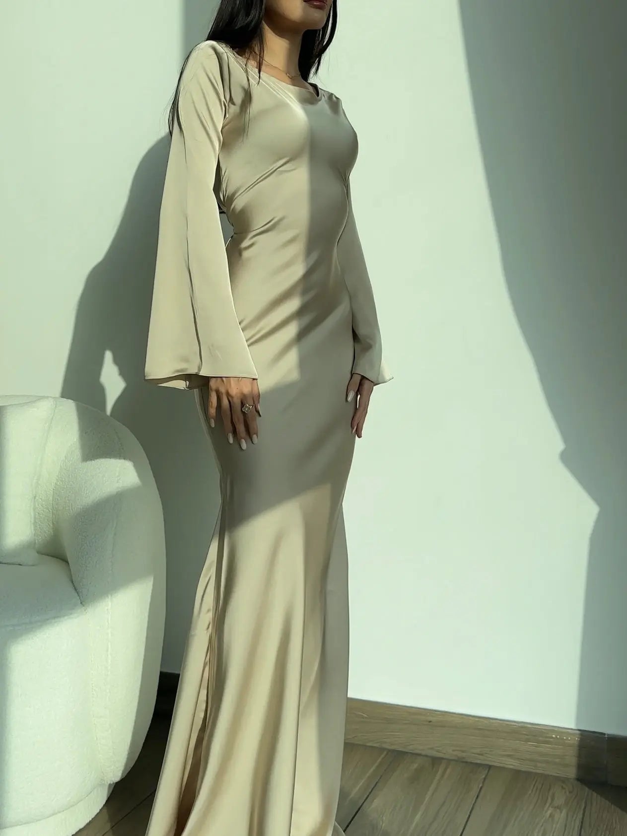 Elara Maksimekko - Ajaton Eleganssi - Pitkähihaiset-Mekot-EmiyoSuomi
