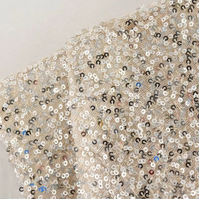 Mini Mekko Olkatoppauksella - Glamour & Voima - CURVYZ-Mekot-EmiyoSuomi