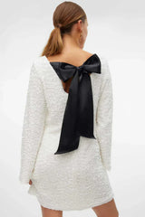 Frida Kimaltava Mekko - Nauhakierteellä - Tyylikäs-Mekot-EmiyoSuomi