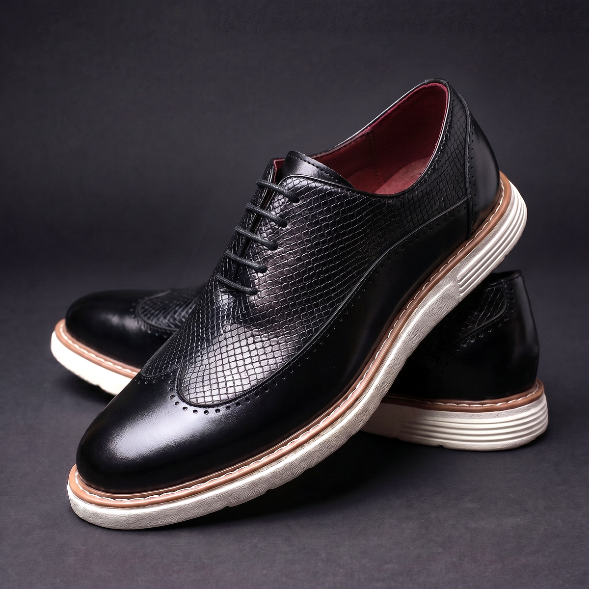 Miesten oxford kengät wingtip brogue-koristelulla ja pehmustetulla pohjalla