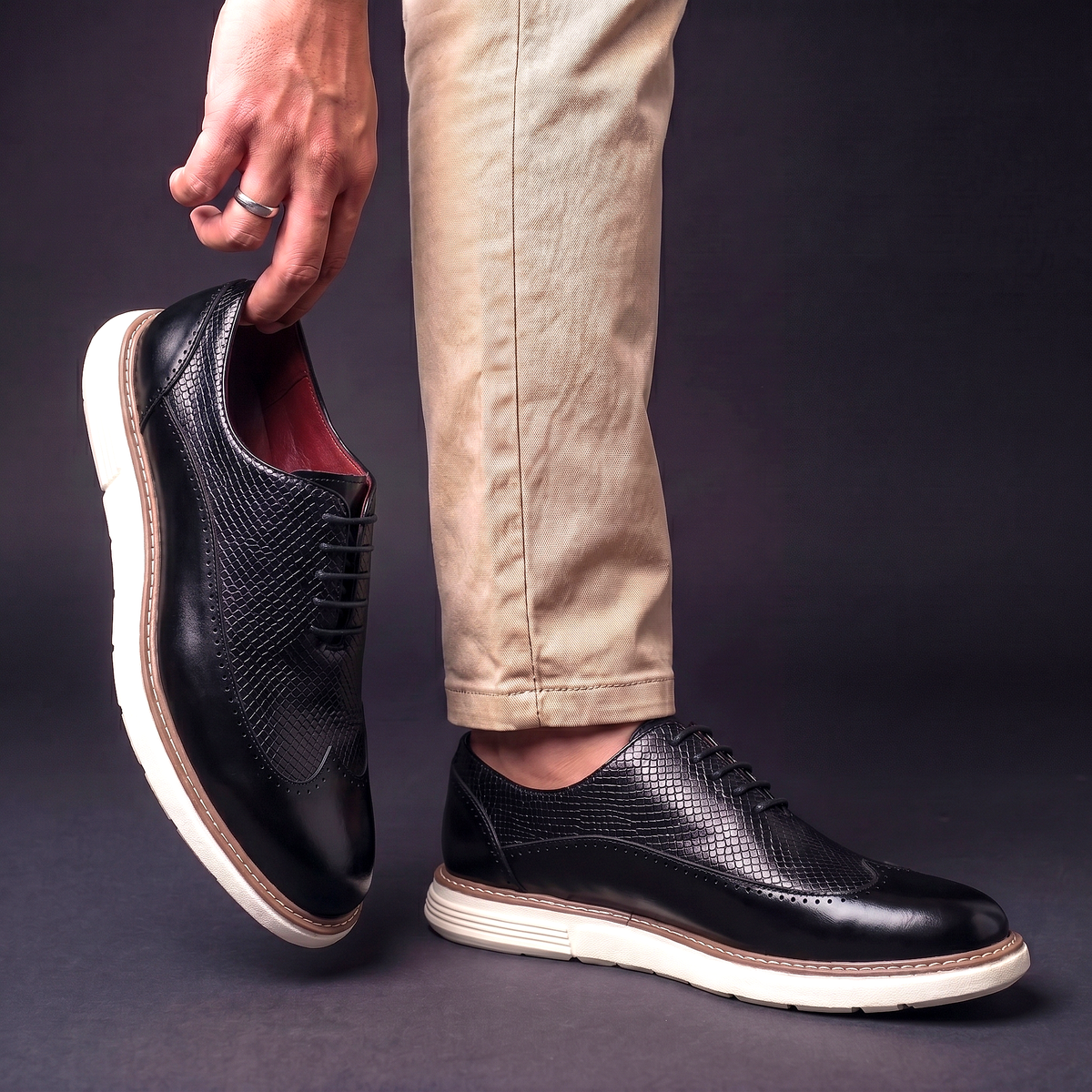 Miesten oxford kengät wingtip brogue-koristelulla ja pehmustetulla pohjalla