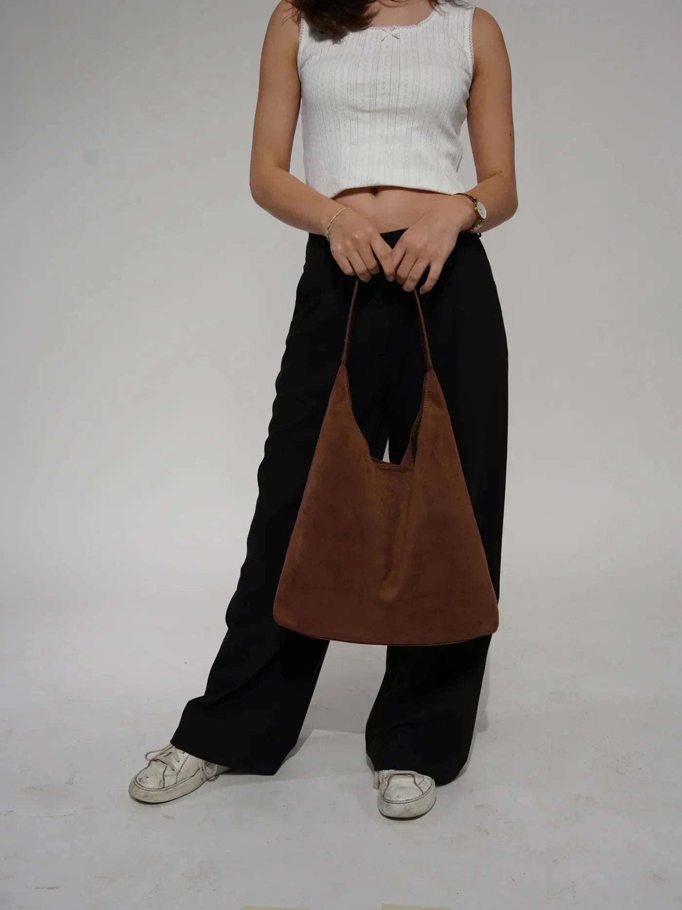 Liana - Pehmeä mokkannahkainen olkalaukku - EmiyoSuomi - Käsilaukku