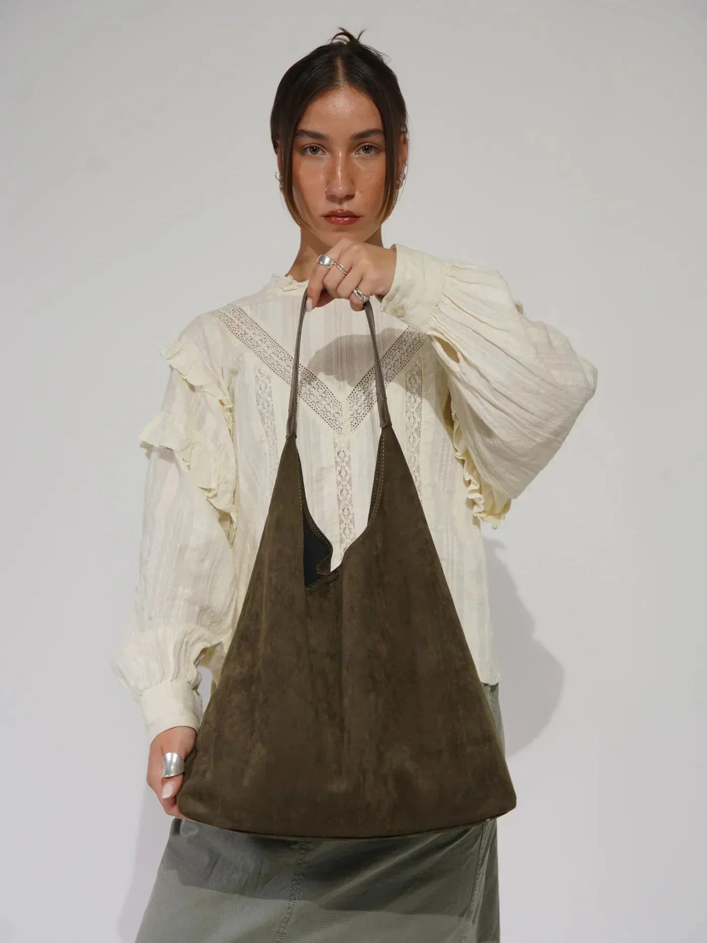 Liana - Pehmeä mokkannahkainen olkalaukku - EmiyoSuomi - Käsilaukku