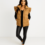 Liivi - Korkea kaulus - Kaksoispainonapit - Hihansuut frillalla - EmiyoSuomi - Naisten liivi