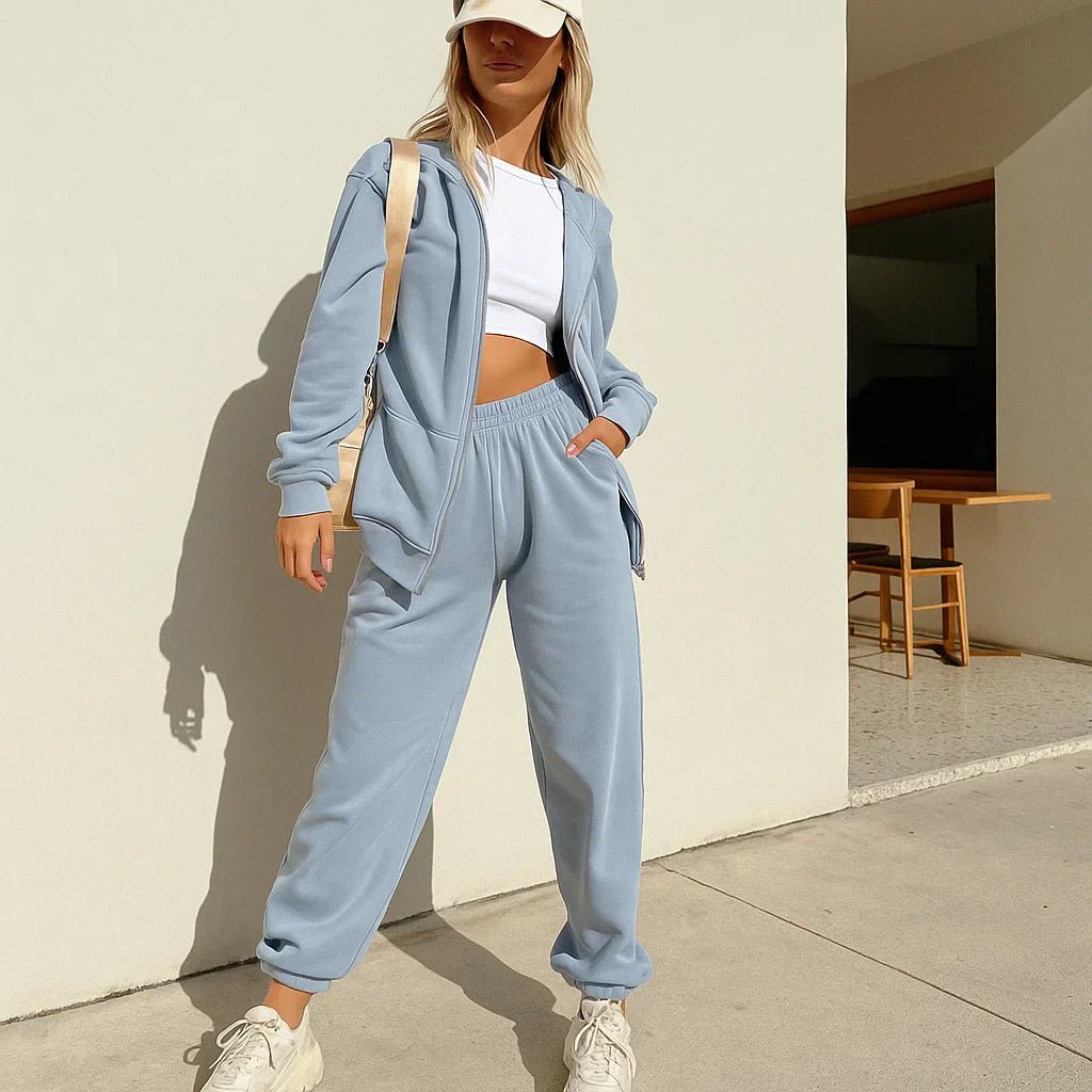 Naisten fleeceurheiluasu - Huppari - Verryttelyhousut - EmiyoSuomi - Verkkapuku