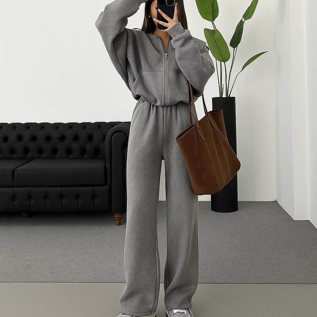 Naisten lounge - puku - mukava - tyylikäs - arkeen - EmiyoSuomi - Verkkapuku