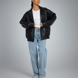 Naisten Nahkatakki – Ylisuurta Mallia – Lantiopituus – Vetoketjukiinnitys - EmiyoSuomi - Takki Nainen