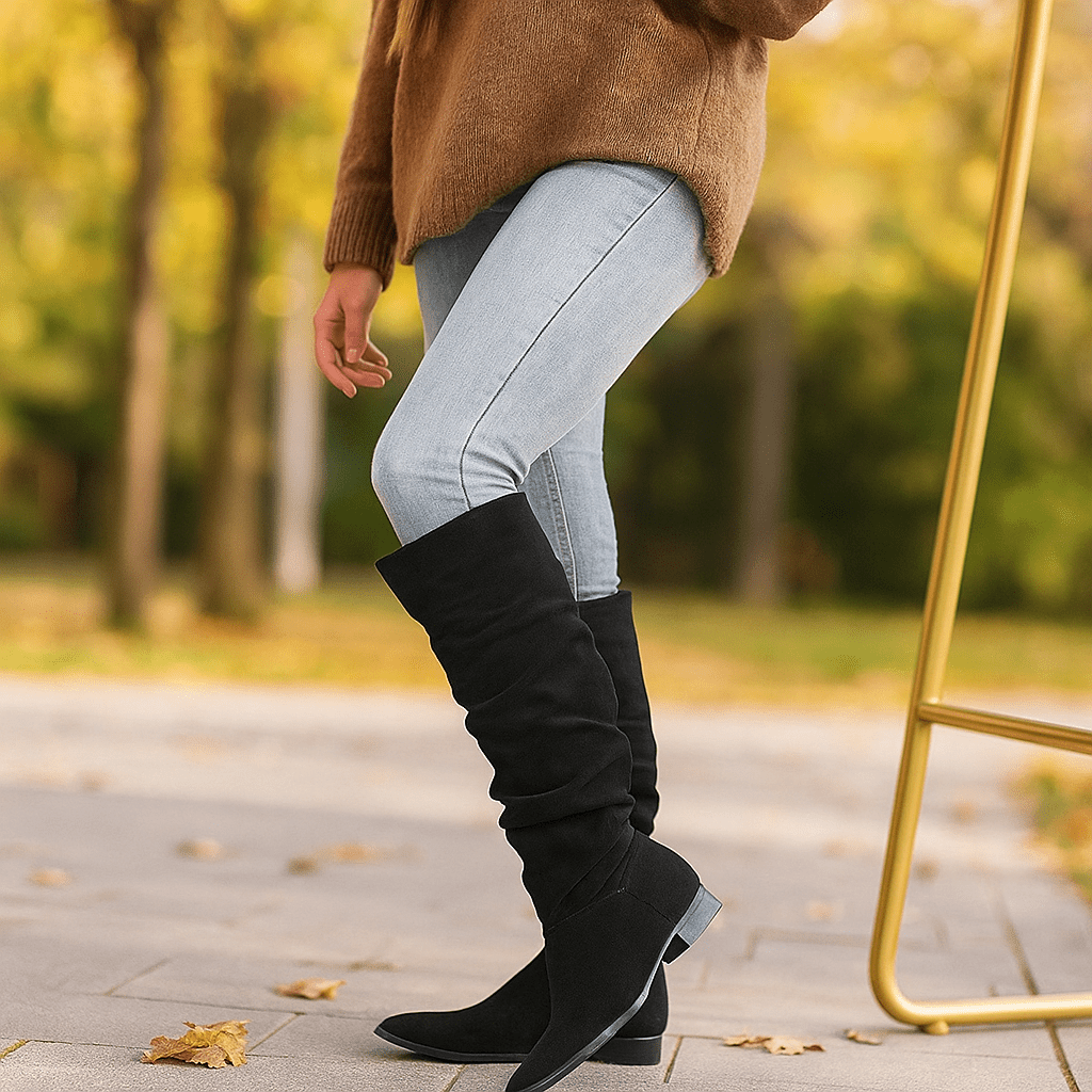 Naisten Polvipituiset Samettikengät - Terävä Nilkka - Slip - On - Litteat Pohjat - EmiyoSuomi - Saappaat Nainen