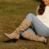 Naisten Polvipituiset Samettikengät - Terävä Nilkka - Slip - On - Litteat Pohjat - EmiyoSuomi - Saappaat Nainen