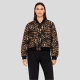 Pehmeä beige pilot jacket naisille - Mukava rento tyyli - EmiyoSuomi - Bomberjacket - Nainen