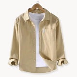 Simon Vapaa - aikapaita - Rintatasku - Rentoa - EmiyoSuomi - Miesten T - paidat