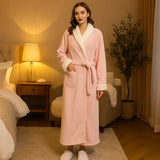 VeluSoft – Tyylikäs Fleece - kylpytakki Luksusmaisella Kontrastivärillä Rentoutumiseen - EmiyoSuomi - Kylpytakit