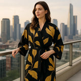 VelvetAura – Tyylikäs Kevyt Kylpytakki Kultaisilla Yksityiskohdilla Tyylikkääseen Rentoutumiseen - EmiyoSuomi - Kylpytakit