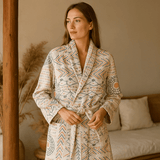 VelvetMorn – Pehmeä Luksuspyjama Puuvillasekoitteesta Rentouttaviin Hetkiin - EmiyoSuomi - Kylpytakit