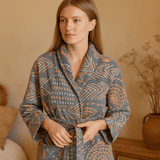 VelvetMorn – Pehmeä Luksuspyjama Puuvillasekoitteesta Rentouttaviin Hetkiin - EmiyoSuomi - Kylpytakit