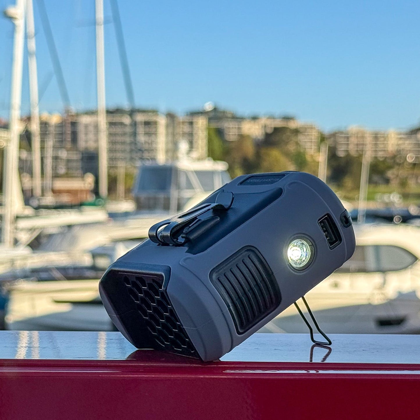 3-in-1 Vyötuulettaja, jossa on Taskulamppu ja Powerbank-jäähdytys-EmiyoSuomi