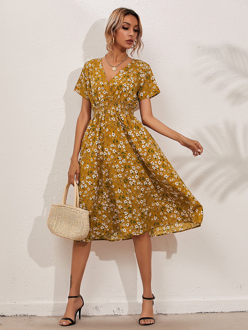 Euni | Rento kukkakuvioinen mekko-Clothing-EmiyoSuomi