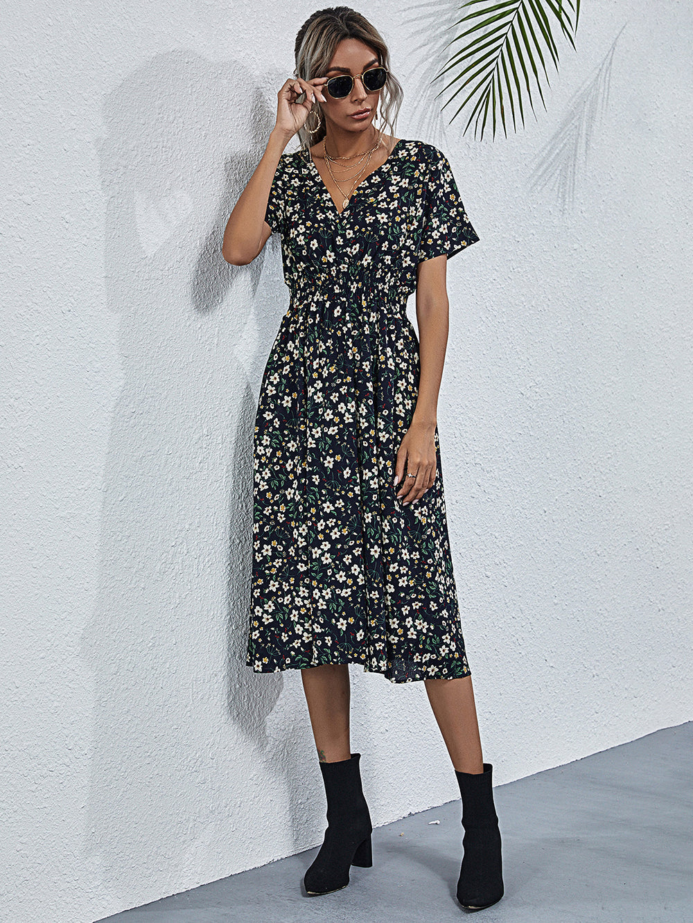 Euni | Rento kukkakuvioinen mekko-Clothing-EmiyoSuomi