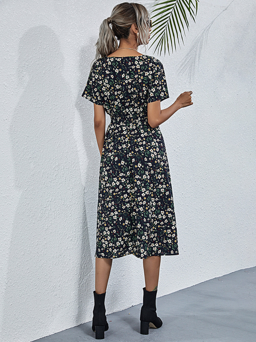 Euni | Rento kukkakuvioinen mekko-Clothing-EmiyoSuomi