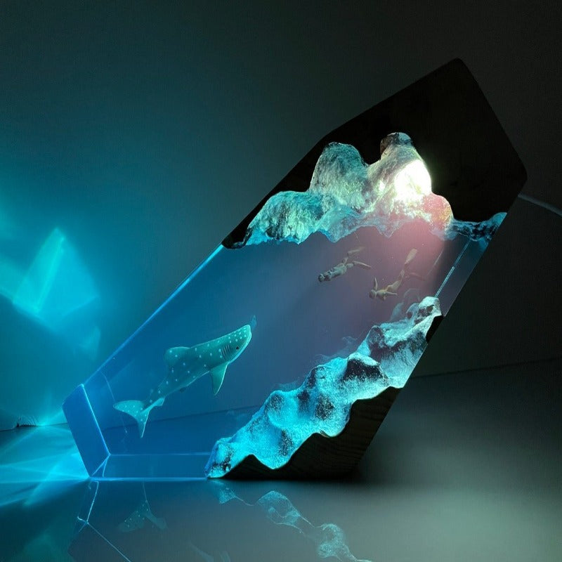 Divers | Hai-yövalaisin-EmiyoSuomi