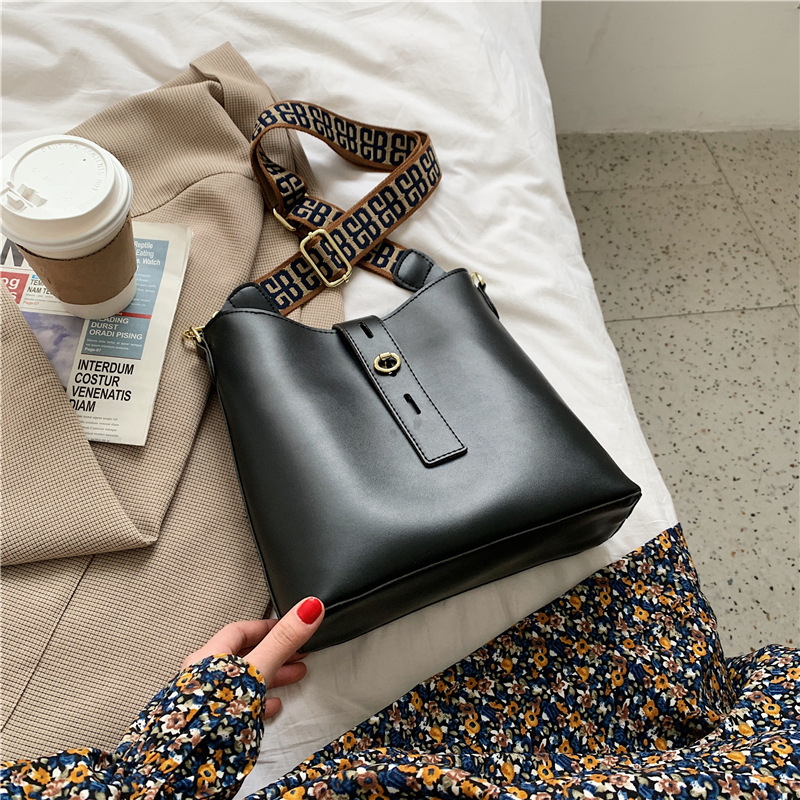 Mikaela NAISTEN OLKALAUKKU-EmiyoSuomi