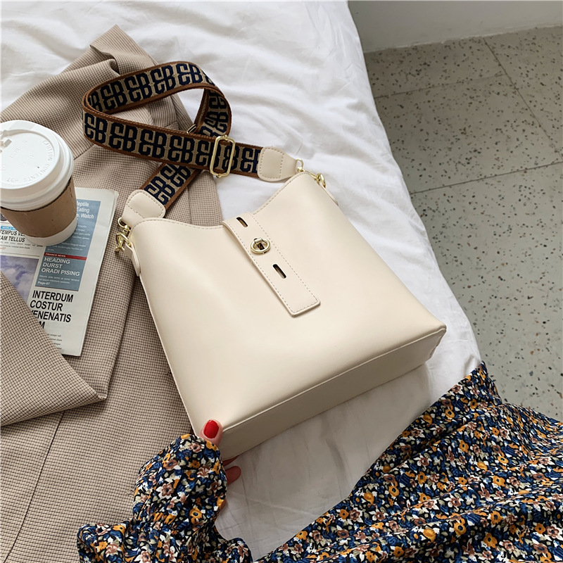 Mikaela NAISTEN OLKALAUKKU-EmiyoSuomi