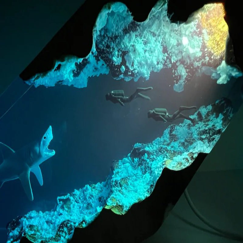 Divers | Hai-yövalaisin-EmiyoSuomi