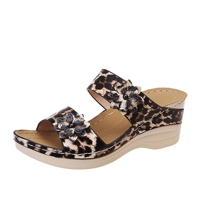 Zia | Leopardikuvioiset nahkaiset kiilapohjalliset sandaalit-Shoes-EmiyoSuomi