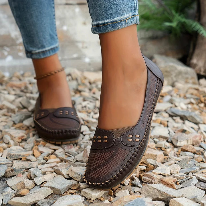 Naisten kengät | Reikäilty loaferi, slip-on