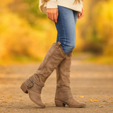 Damenstiefel – Samtiges Finish – Bestickter Schaft – Schnallenschmuck