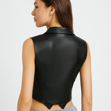Stijlvolle strak zittende kunstleren bodywarmer voor dames