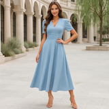 Maxi-ilta-asu, jossa on V-pääntie ja puffihihat