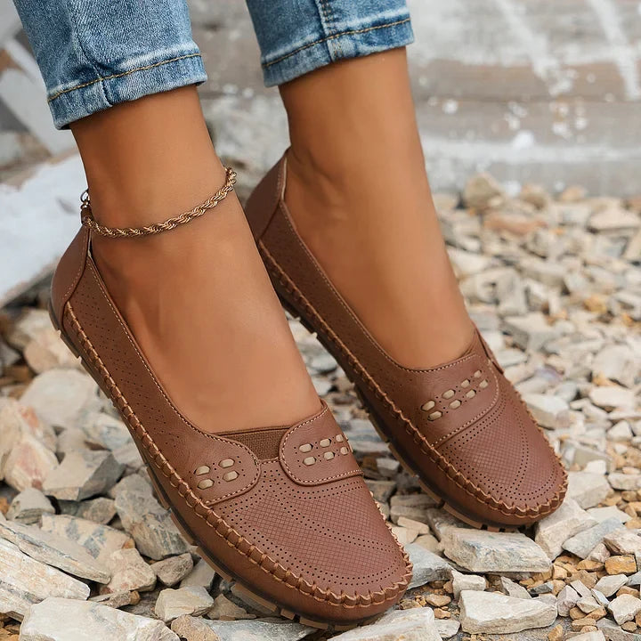 Naisten kengät | Reikäilty loaferi, slip-on