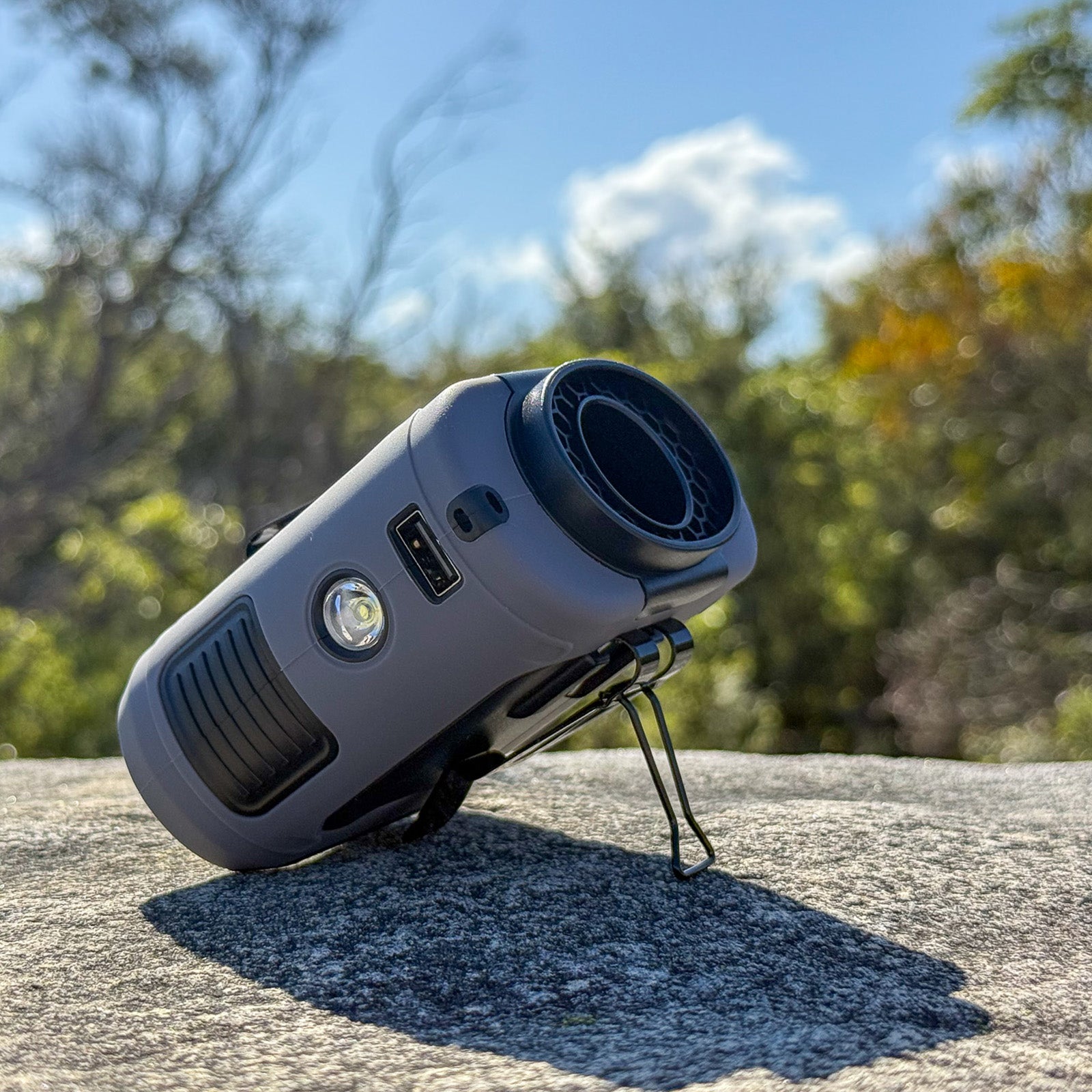 3 - in - 1 Vyötuulettaja, jossa on Taskulamppu ja Powerbank - EmiyoSuomi - jäähdytys