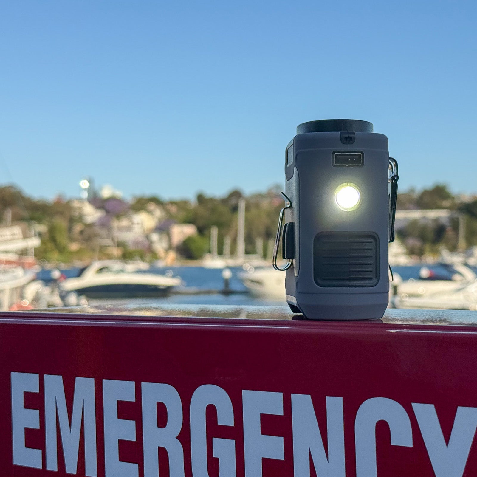 3 - in - 1 Vyötuulettaja, jossa on Taskulamppu ja Powerbank - EmiyoSuomi - jäähdytys