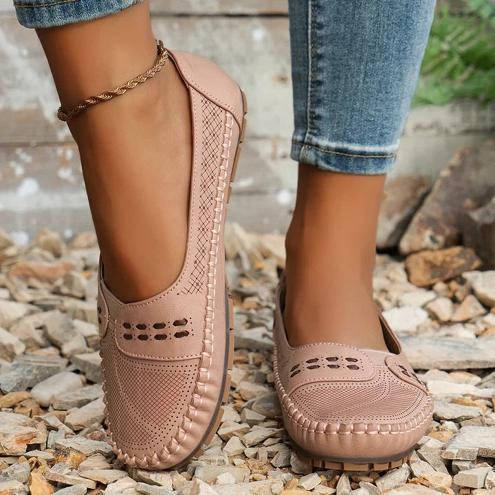 Naisten kengät | Reikäilty loaferi, slip-on