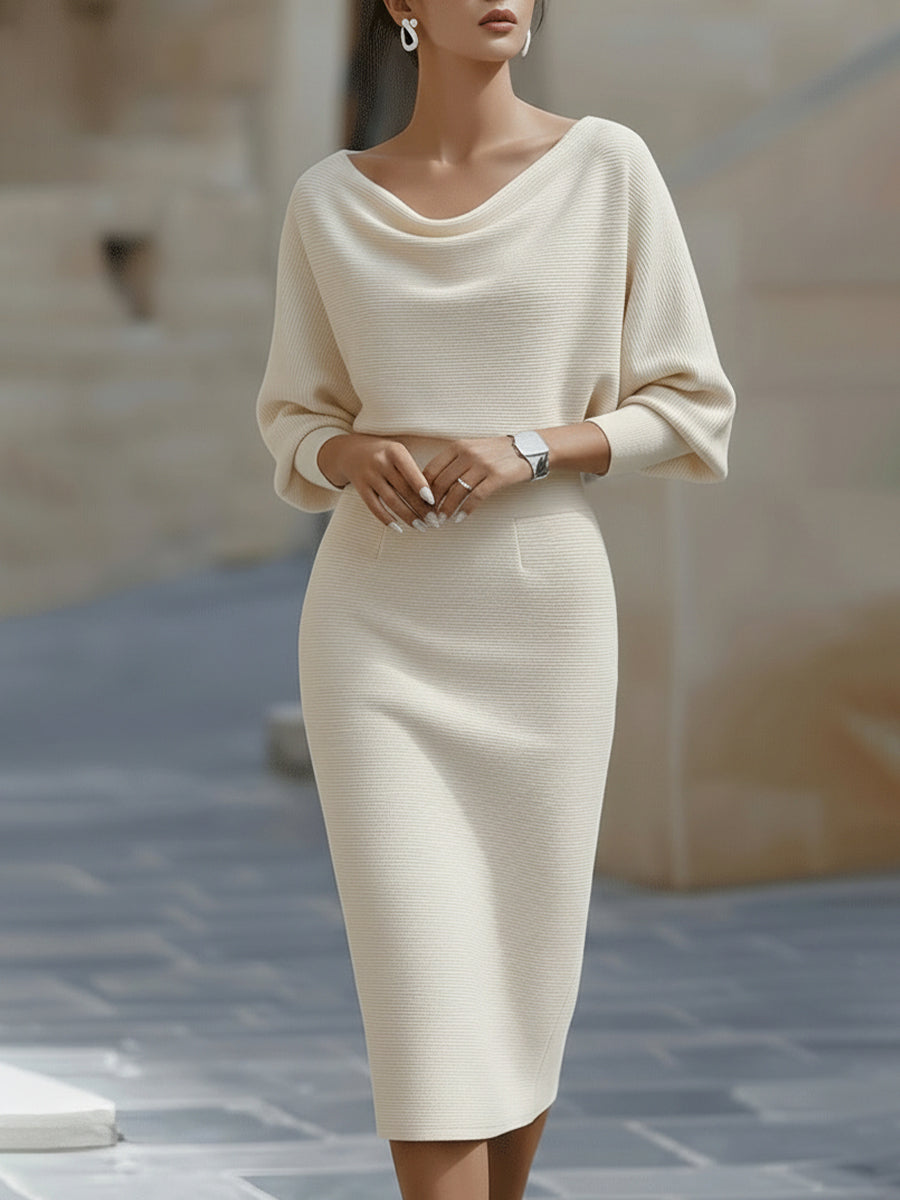 Naisten oversized midi-mekko rennolla istuvuudella ja vyötäröttyneellä pohjalla